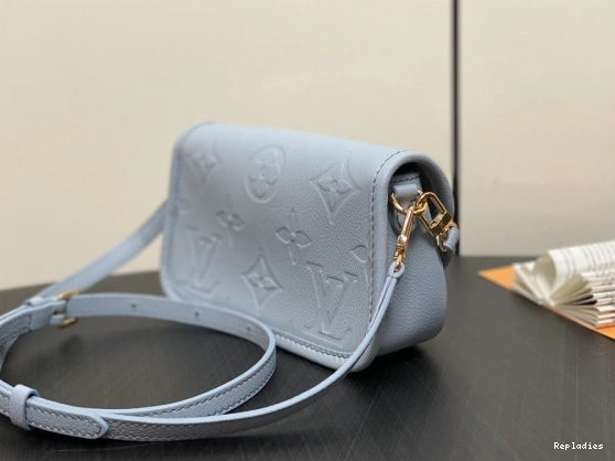 Cheap Nano LOUIS VUITTON Diane-19*10.5*6 CM 0727
